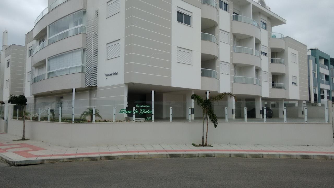 Apartamento Frente A Piscina A Uma Quadra Da